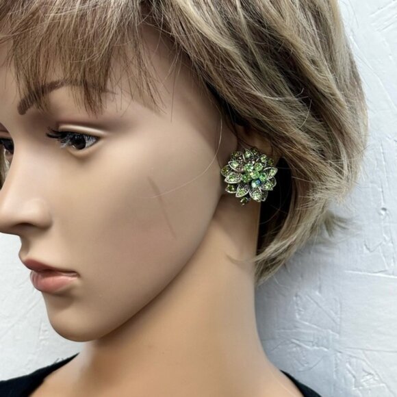 Lot of vintage sparkling statement clip on earrings - Picture 5 of 16